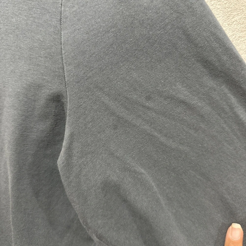Lululemon‎ Women's Gray Long Sleeve Top Crew Neck Logo